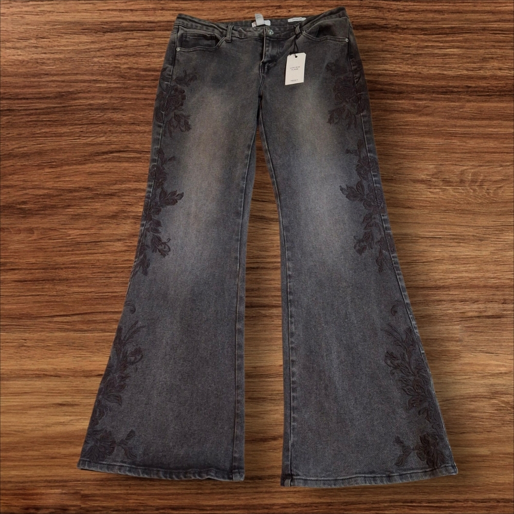 Forever 21 Denim Flare Low Rise Slim Fit Floral Embroidery Jeans Women Size 30 - Picture 4 of 16